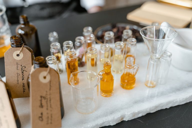Naturalne olejki do aromaterapii – dlaczego warto je wybierać?