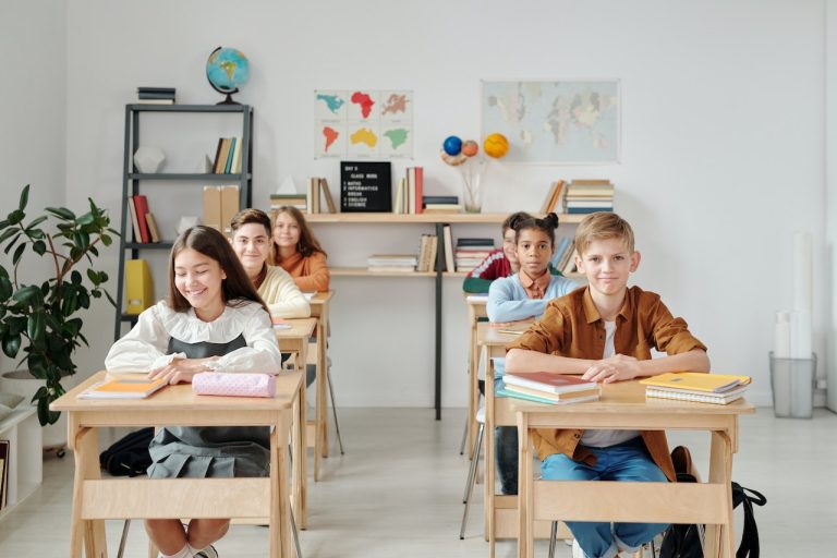 Jakie zajęcia dla dzieci oferuje polsko angielska szkoła podstawowa?